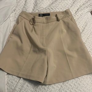 beige business shorts from Zara in a size xsmall